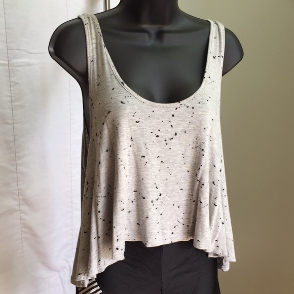 Forever 21 Tops - $5 SALE MUST BUNDLE 4 OR MORE ITEMS 
Forever 21 flirty cropped top